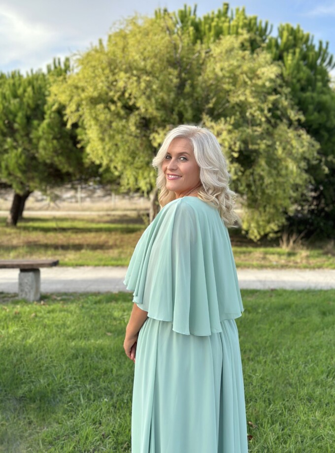 Vestido Capa Cintura Flores Curvy