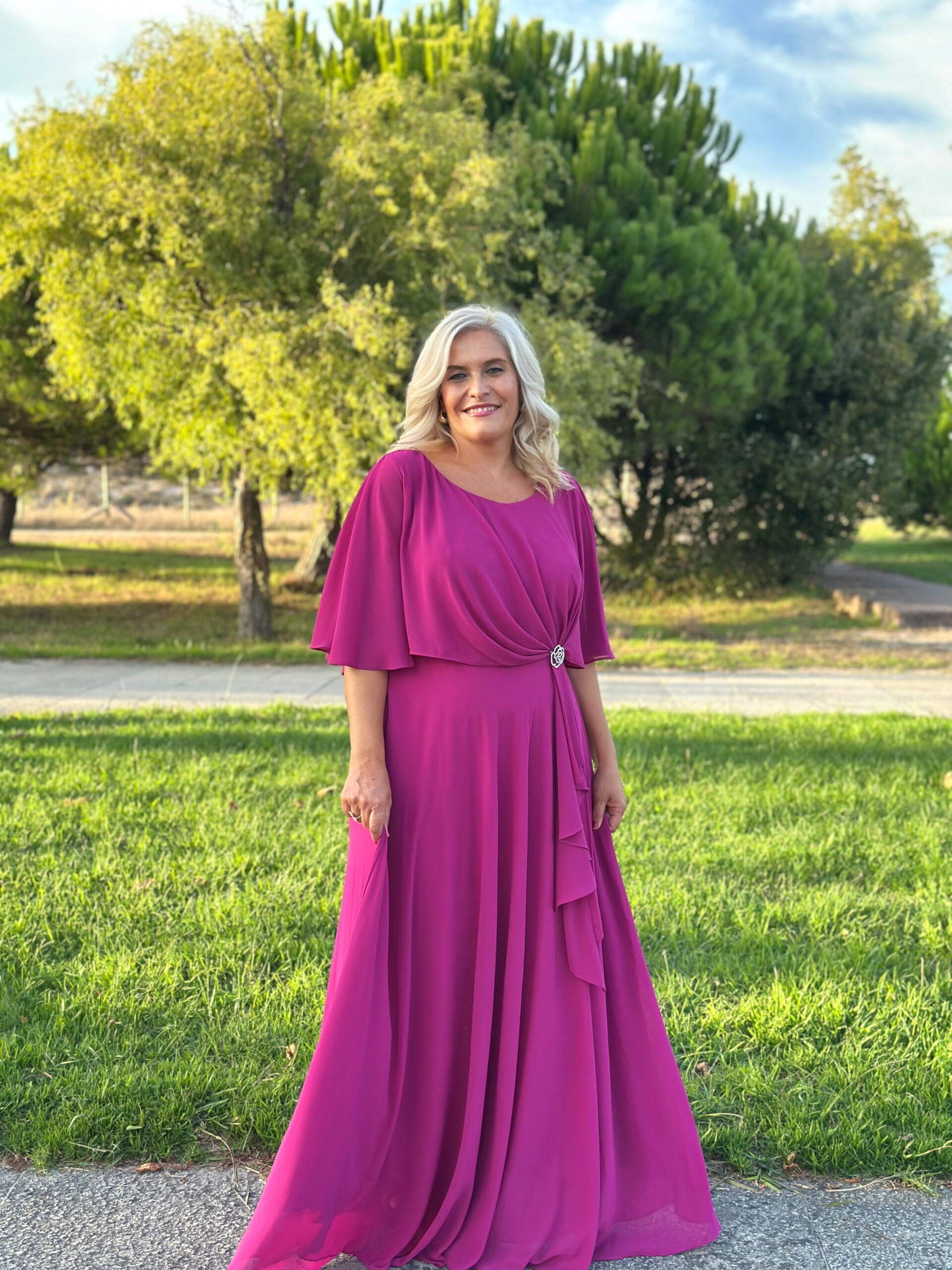 Vestido Capa Broche Flor Curvy