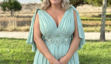 Vestido Capa Cintura Flores Curvy