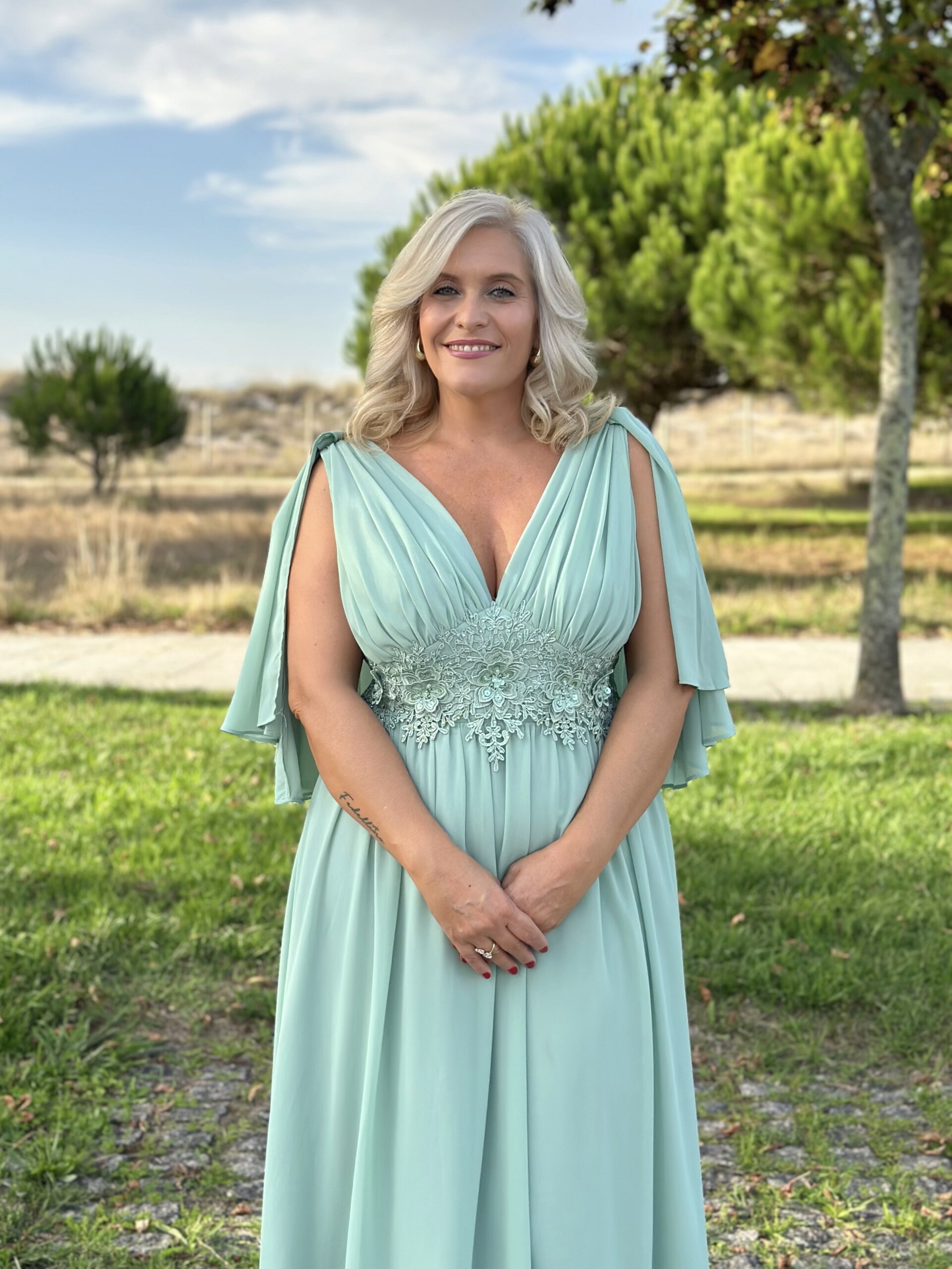 Vestido Capa Cintura Flores Curvy