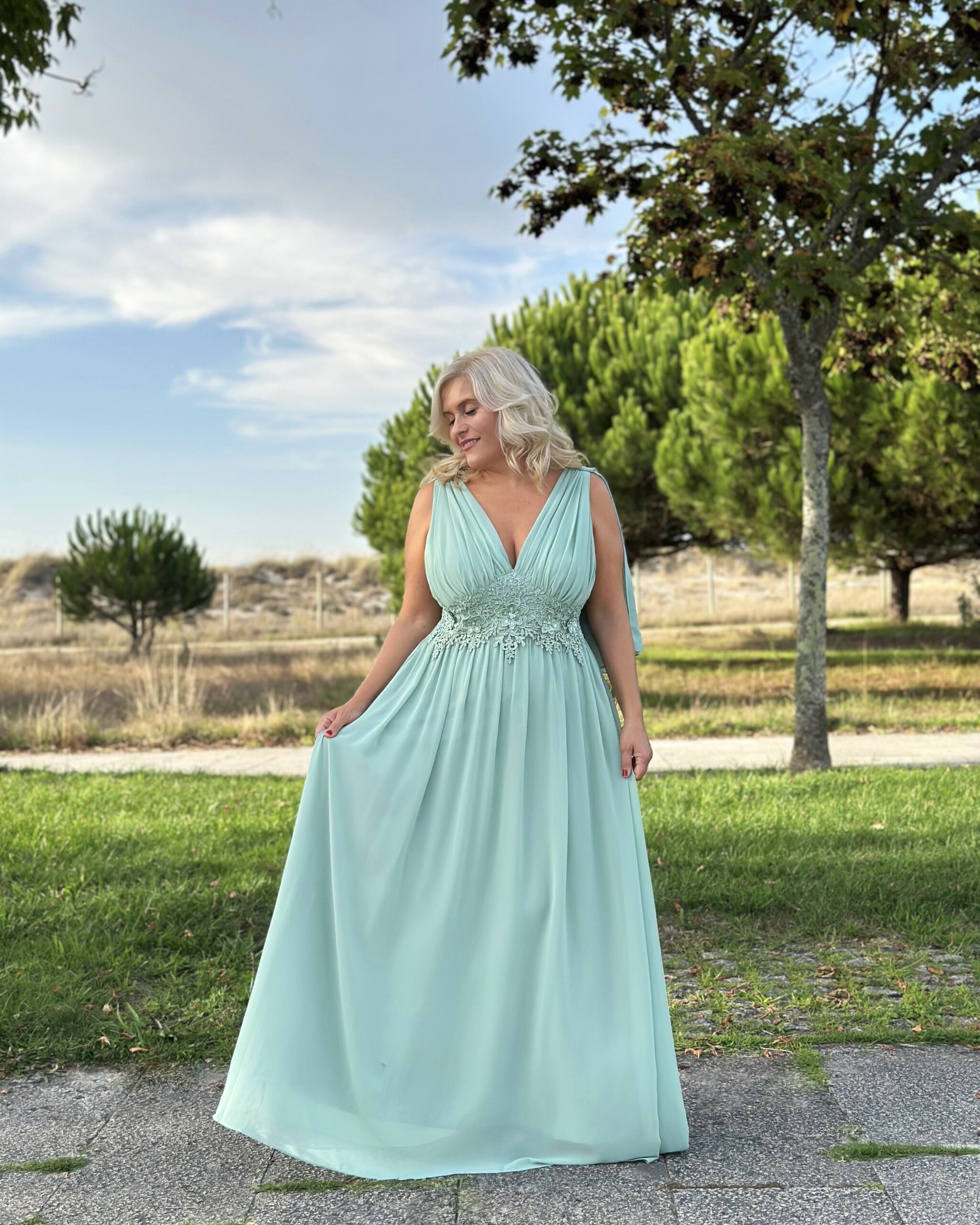 Vestido Capa Cintura Flores Curvy