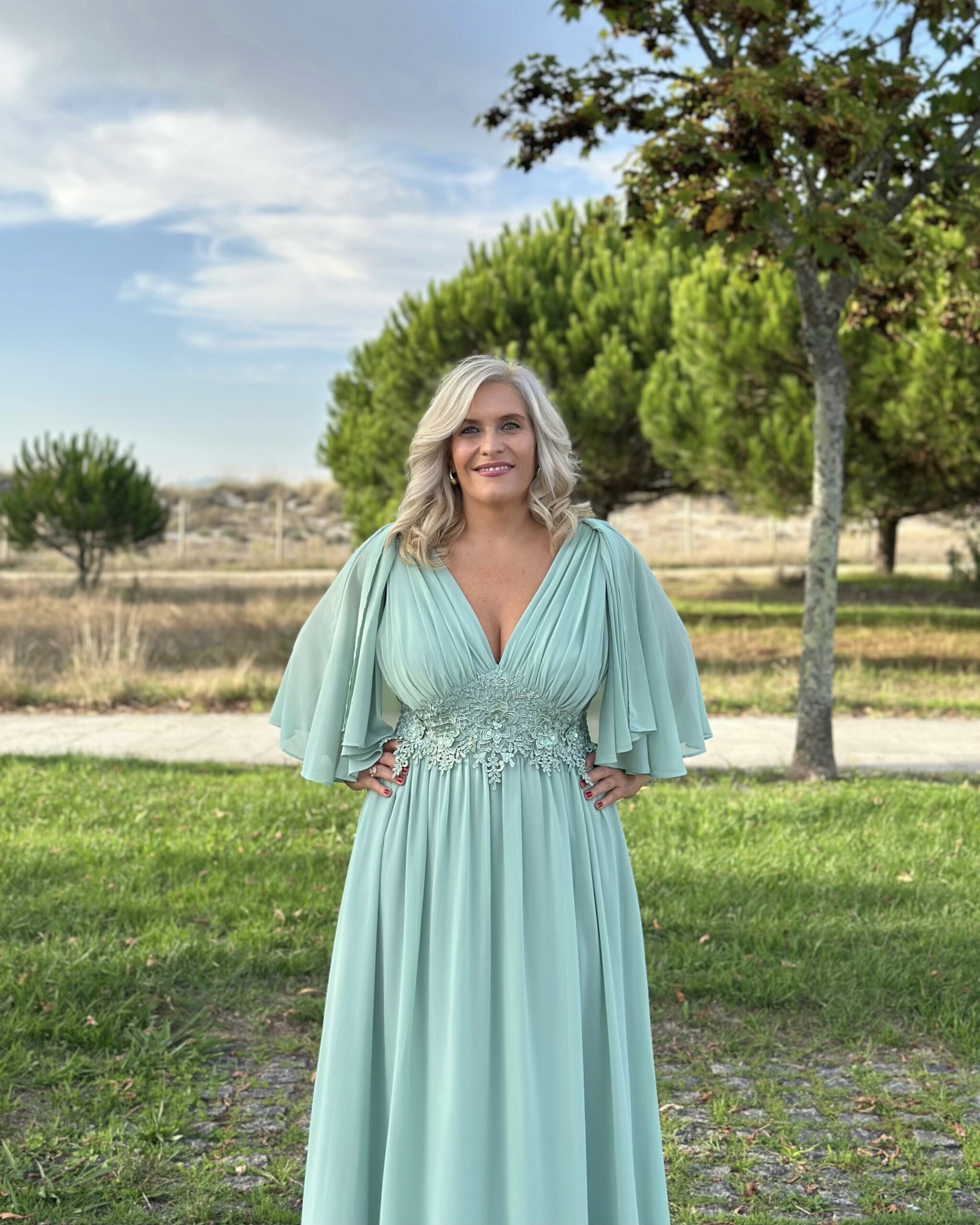 Vestido Capa Cintura Flores Curvy