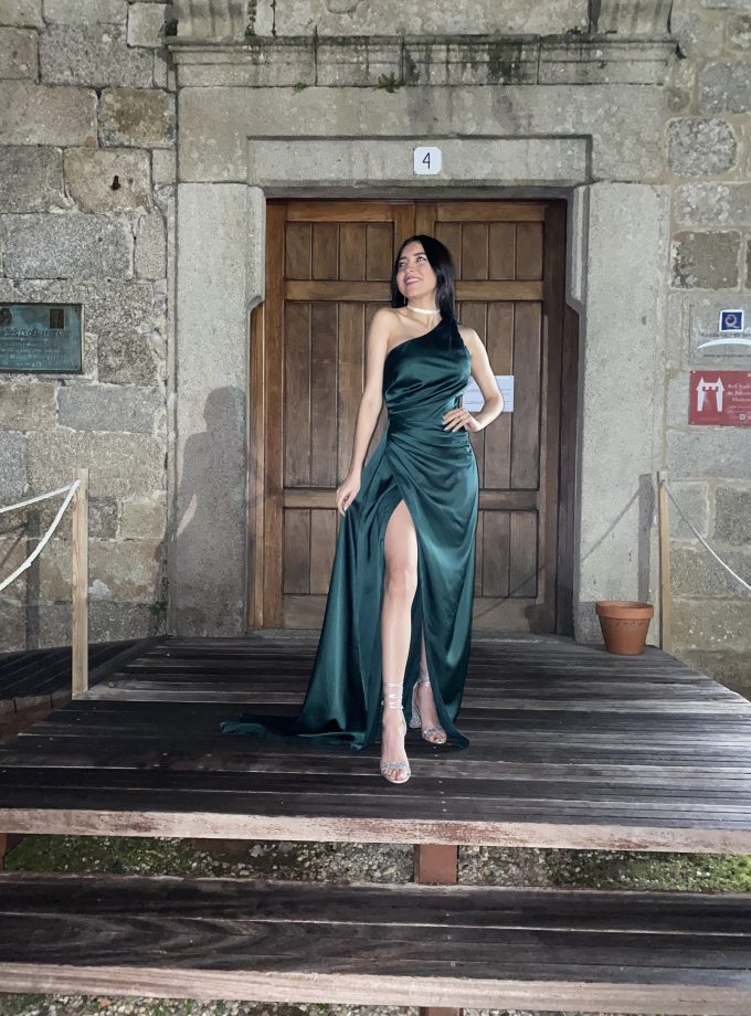 Vestido Asimétrico Seda Cola