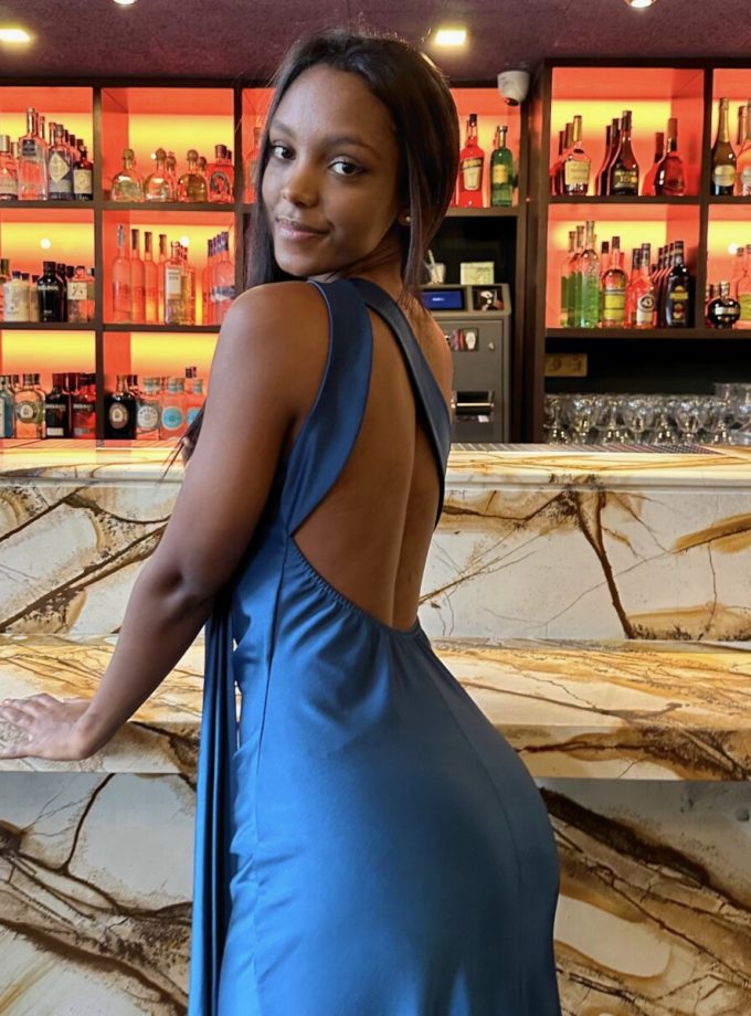 Vestido Seda Atado Cuello