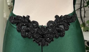 Aplique Pedrería Negro Uve