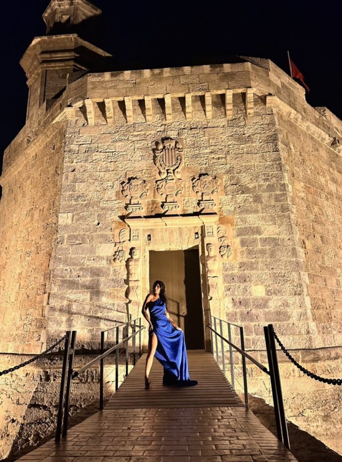 Vestido Asimétrico Seda Cola