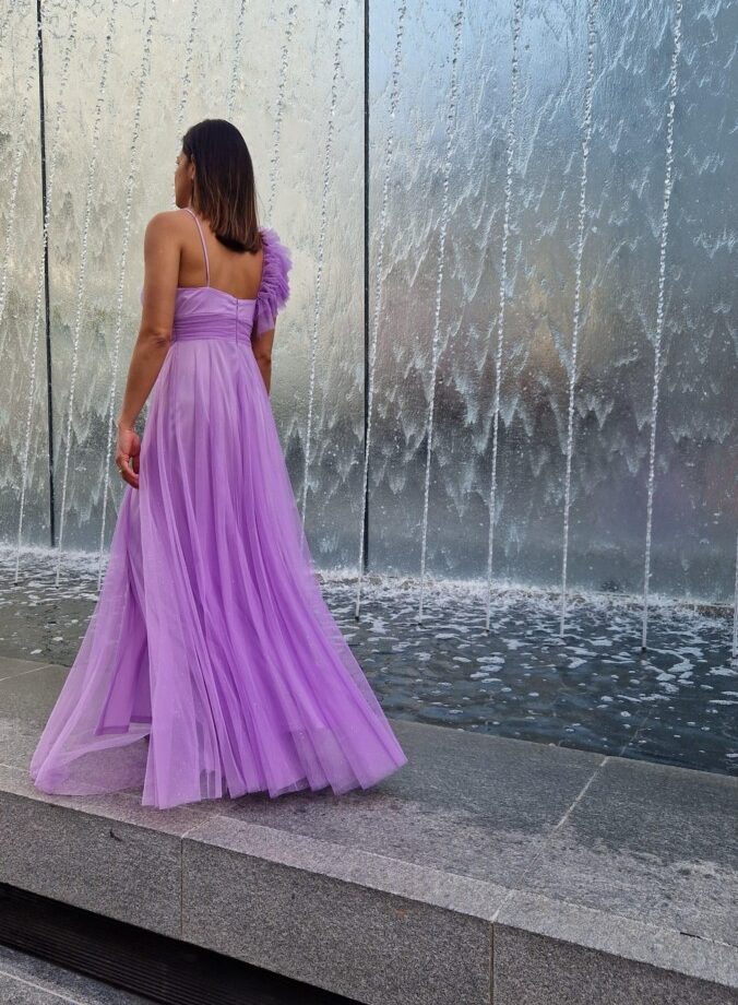 Vestido Tul Abertura Hombro Brillo