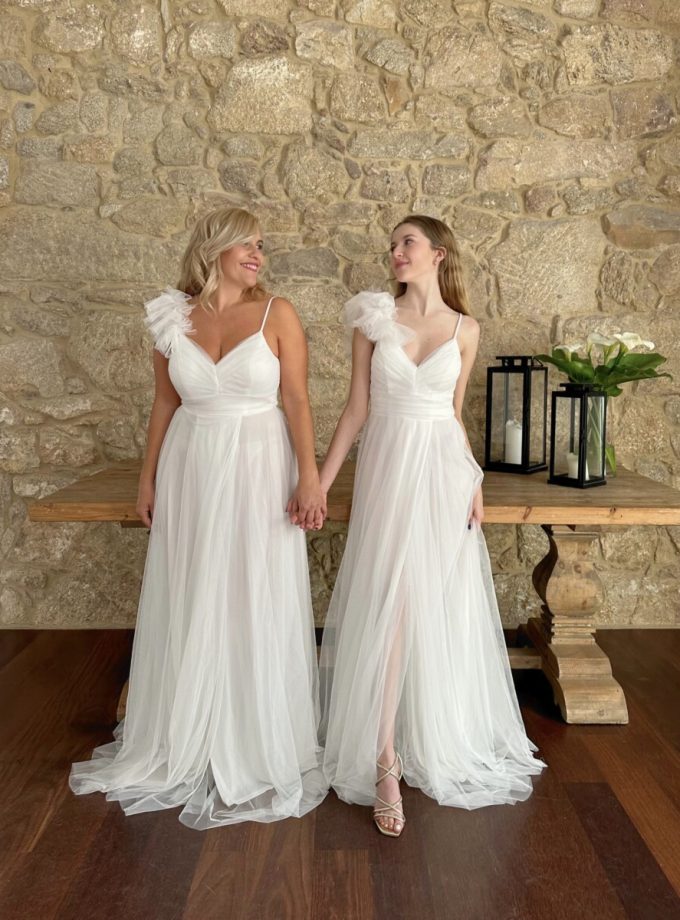 Vestido Tul Abertura Hombro Novia
