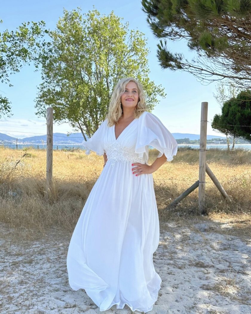 Vestido Capa Cintura Flores Curvy Novia - Imagen 10
