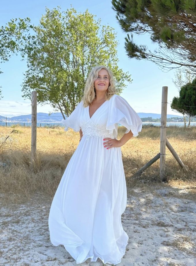 Vestido Capa Cintura Flores Curvy Novia