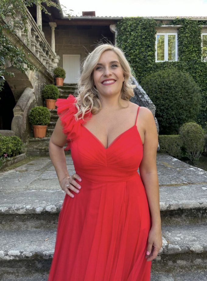 Vestido Tul Abertura Hombro Curvy