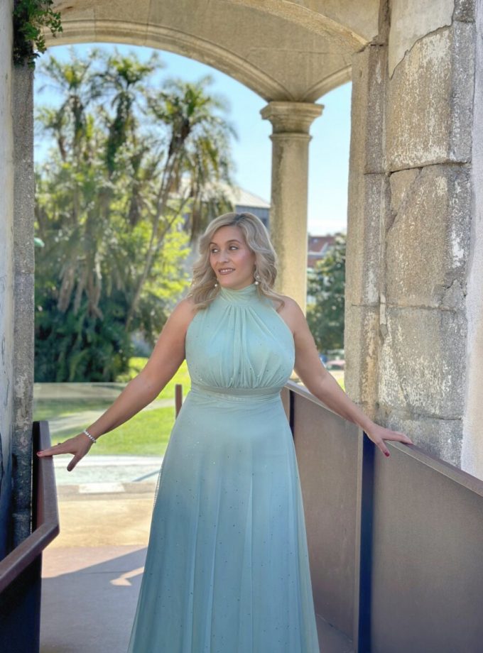 Vestido Tul Basic Halter Brillos