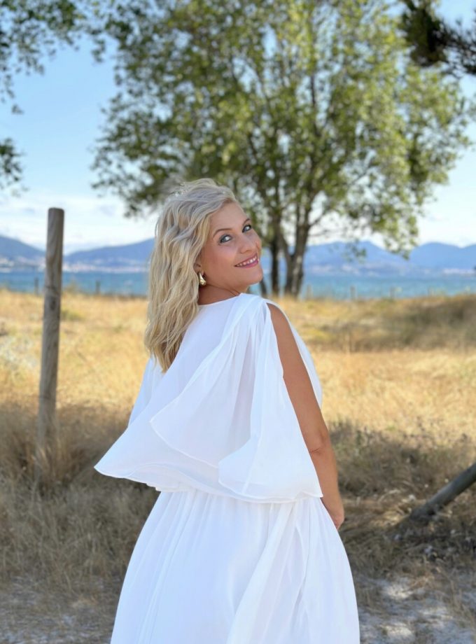 Vestido Capa Cintura Flores Curvy Novia