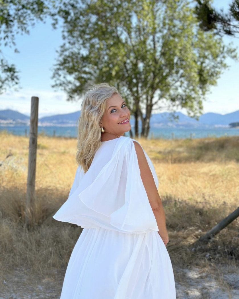Vestido Capa Cintura Flores Curvy Novia - Imagen 6
