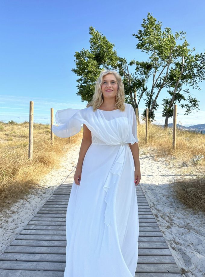 Vestido Capa Broche Flor Curvy Novia