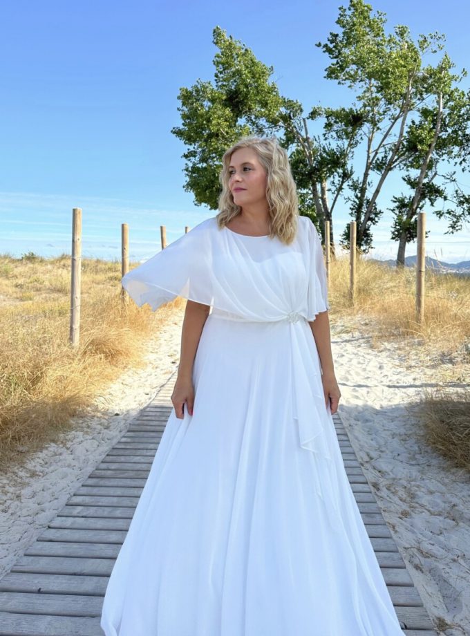 Vestido Capa Broche Flor Curvy