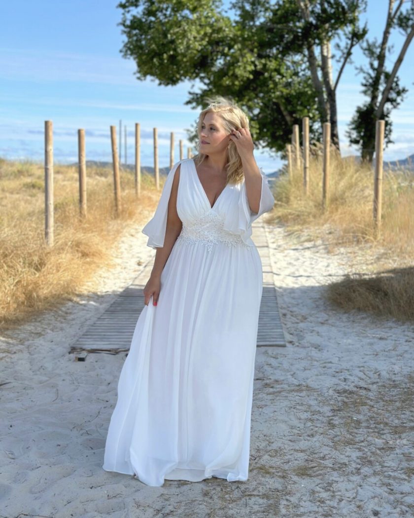 Vestido Capa Cintura Flores Curvy Novia - Imagen 9