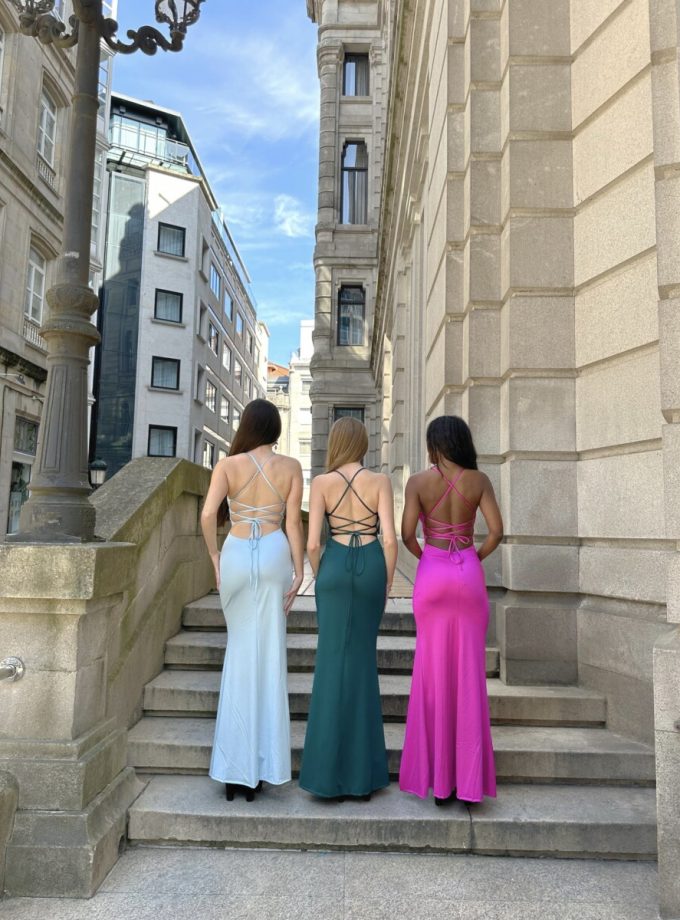 Vestido Seda Espalda Cruzada Escote triángulo