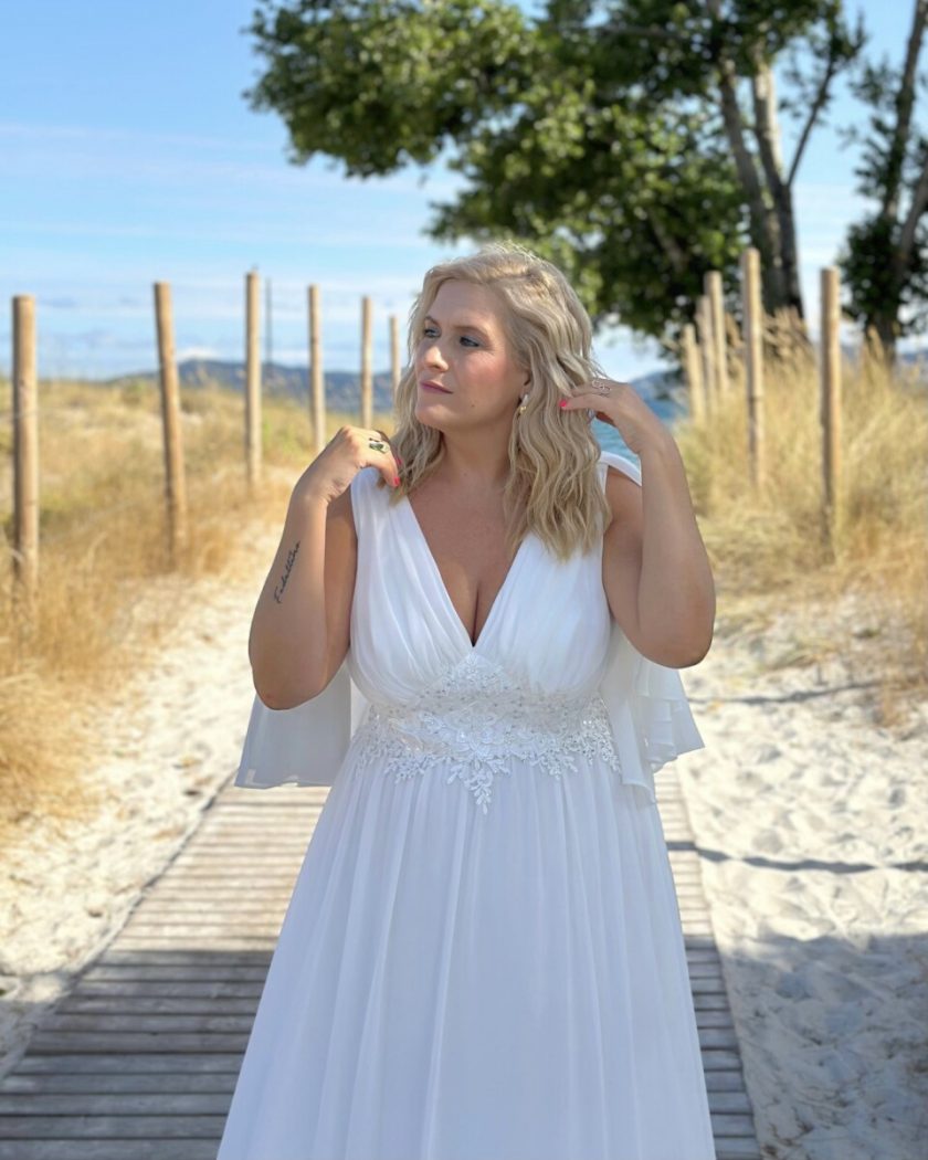 Vestido Capa Cintura Flores Curvy Novia - Imagen 5