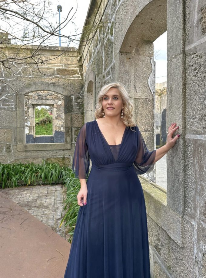 Vestido Tul Basic Manga Larga Brillos