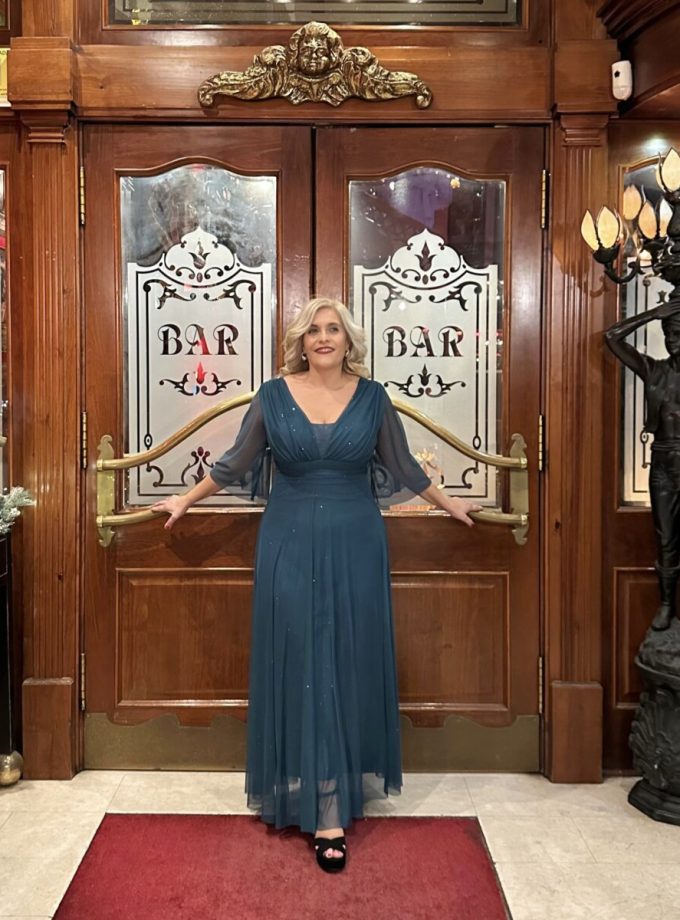 Vestido Tul Basic Manga Larga Brillos