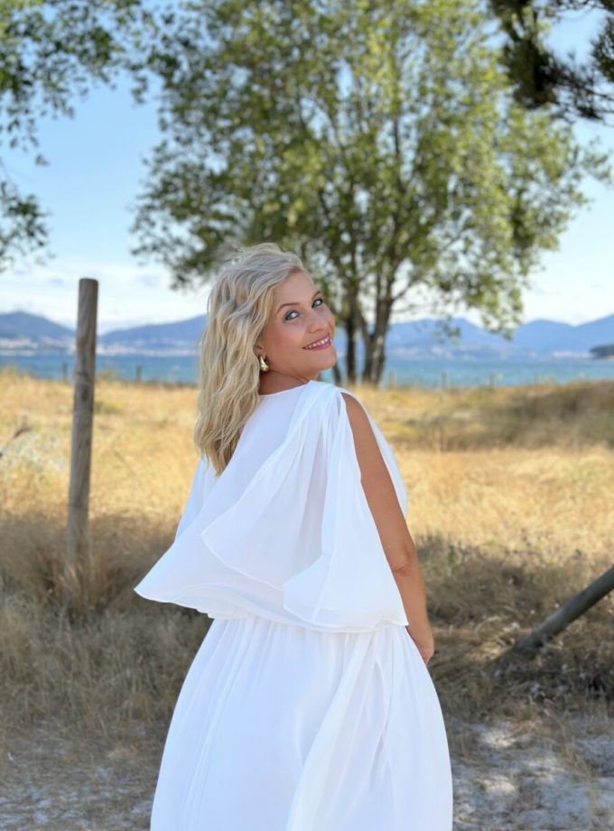 Vestido Capa Cintura Flores Curvy Novia