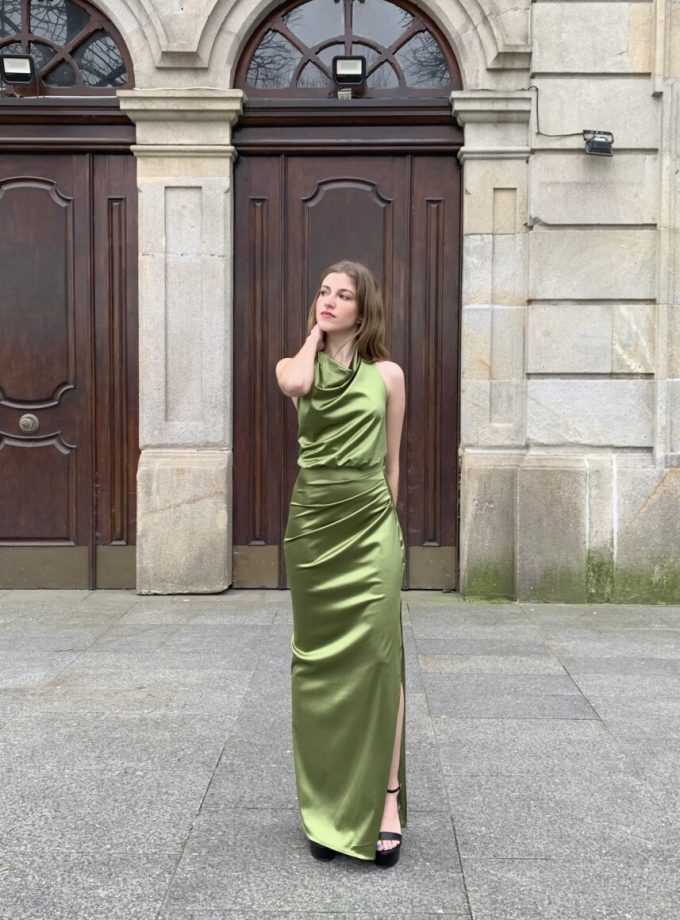 Vestido Seda Halter Cascada
