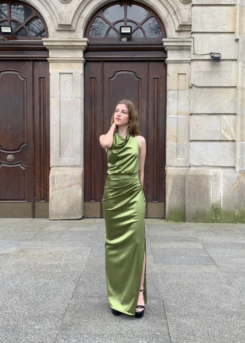 Vestido Seda Halter Cascada