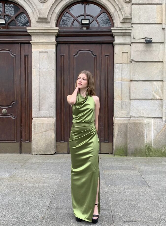 Vestido Seda Halter Cascada