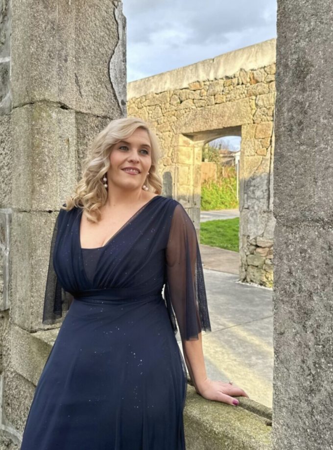 Vestido Tul Basic Manga Larga Brillos