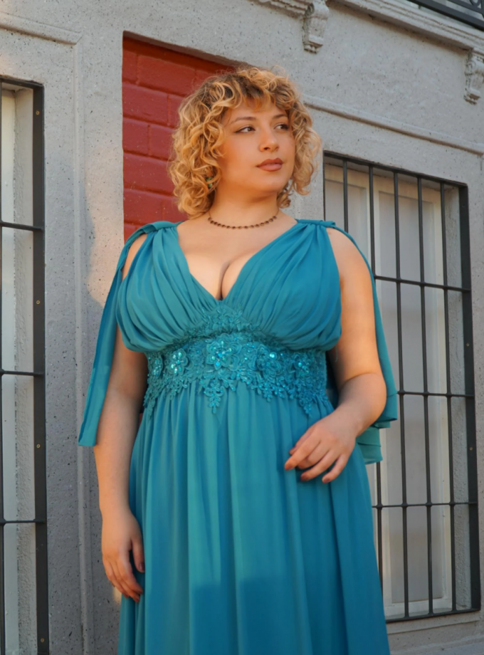 Vestido Capa Cintura Flores Curvy
