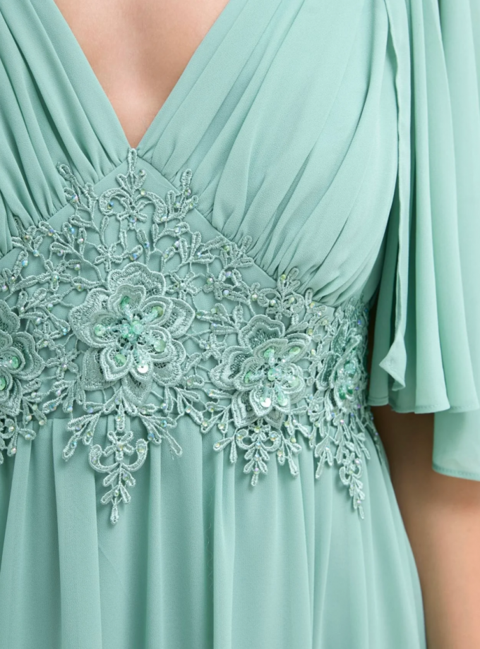 Vestido Capa Cintura Flores Curvy