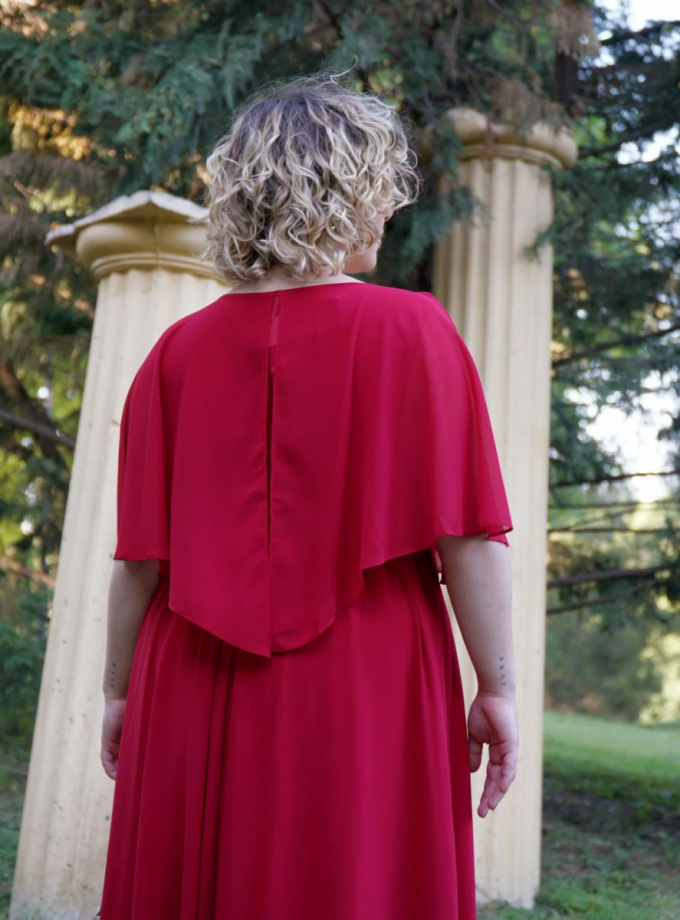 Vestido Capa Broche Flor Curvy