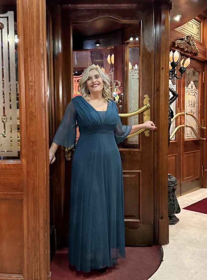 Vestido Tul Basic Manga Larga Brillos