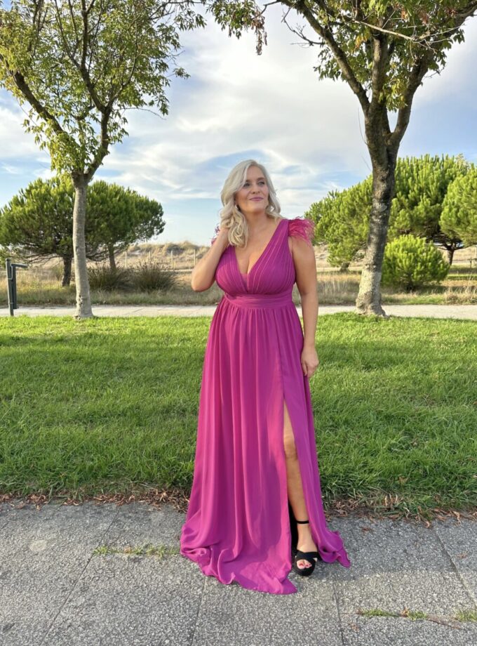 Vestido Curvy Plumas Hombros