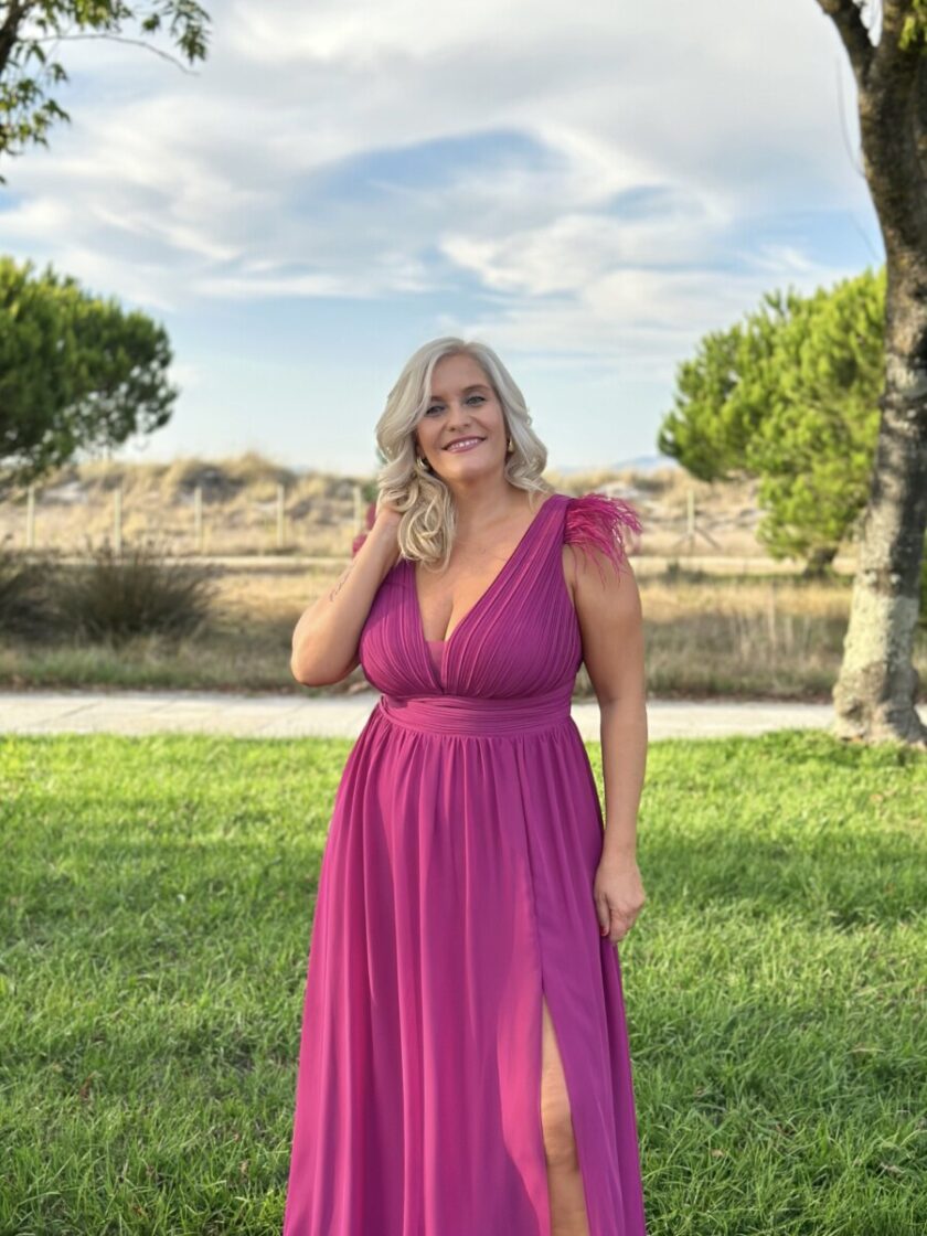 Vestido Curvy Plumas Hombros