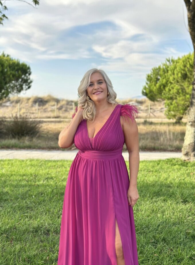 Vestido Curvy Plumas Hombros