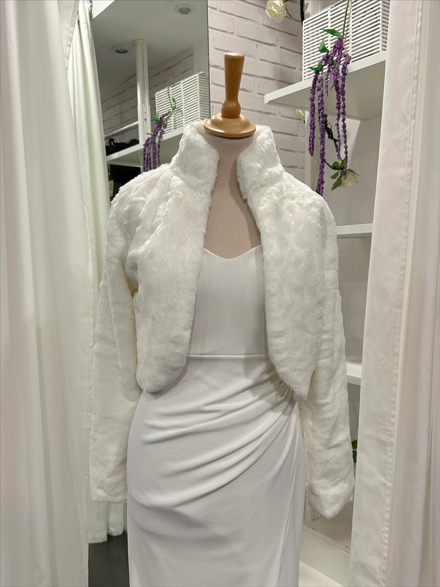 Chaqueta Pelo Cuello Blanco