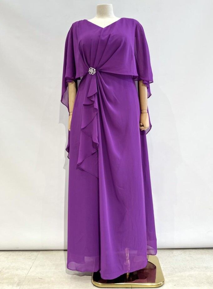 Vestido Capa Broche Flor Escote Curvy
