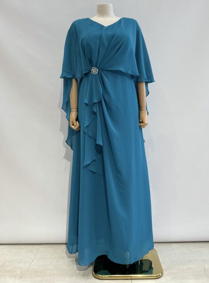 Vestido Capa Broche Flor Escote Curvy