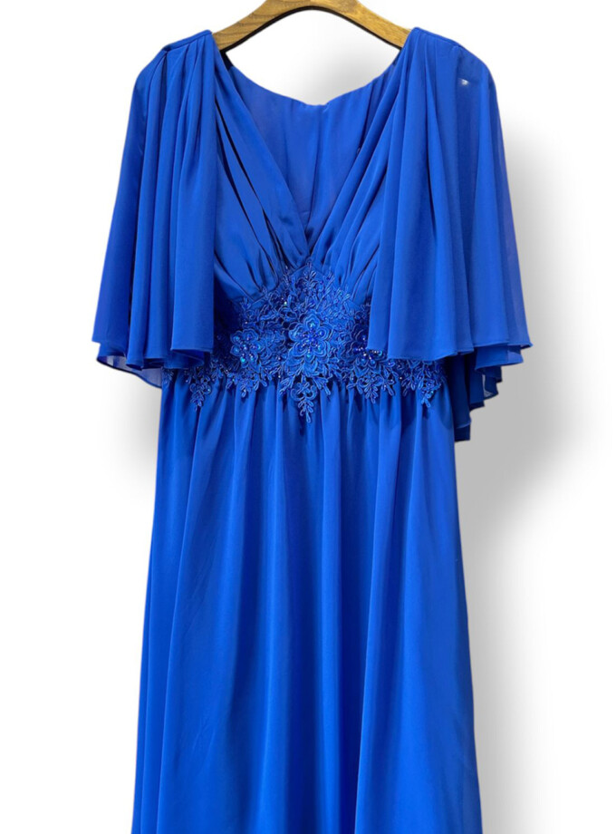 Vestido Capa Cintura Flores Curvy Midi
