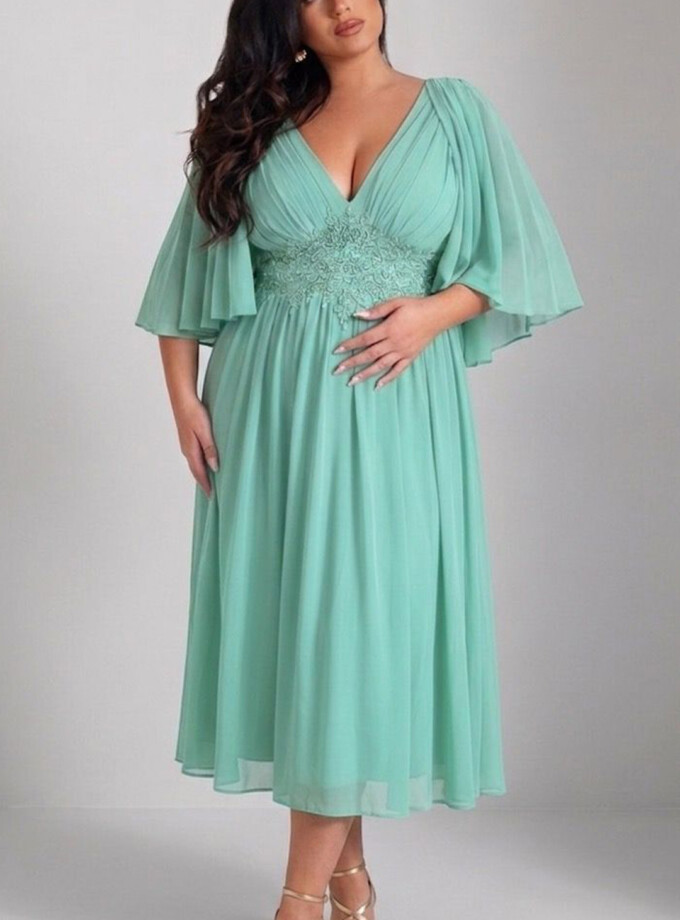 Vestido Capa Cintura Flores Curvy Midi