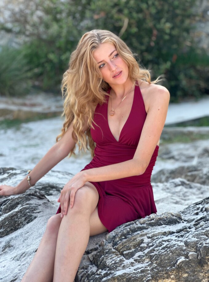 Vestido Corto Volantes Escote