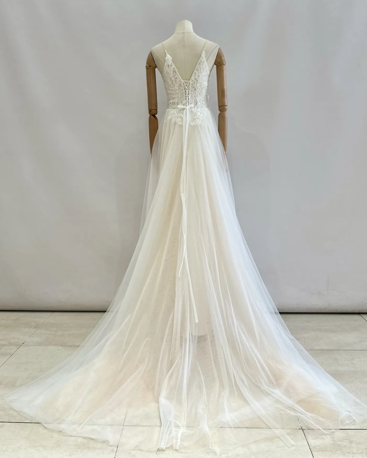 Vestido Tul Novia Fondo Beige - Imagen 3